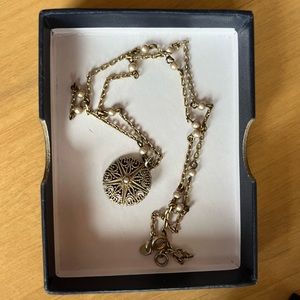 gold and pearl detail necklace